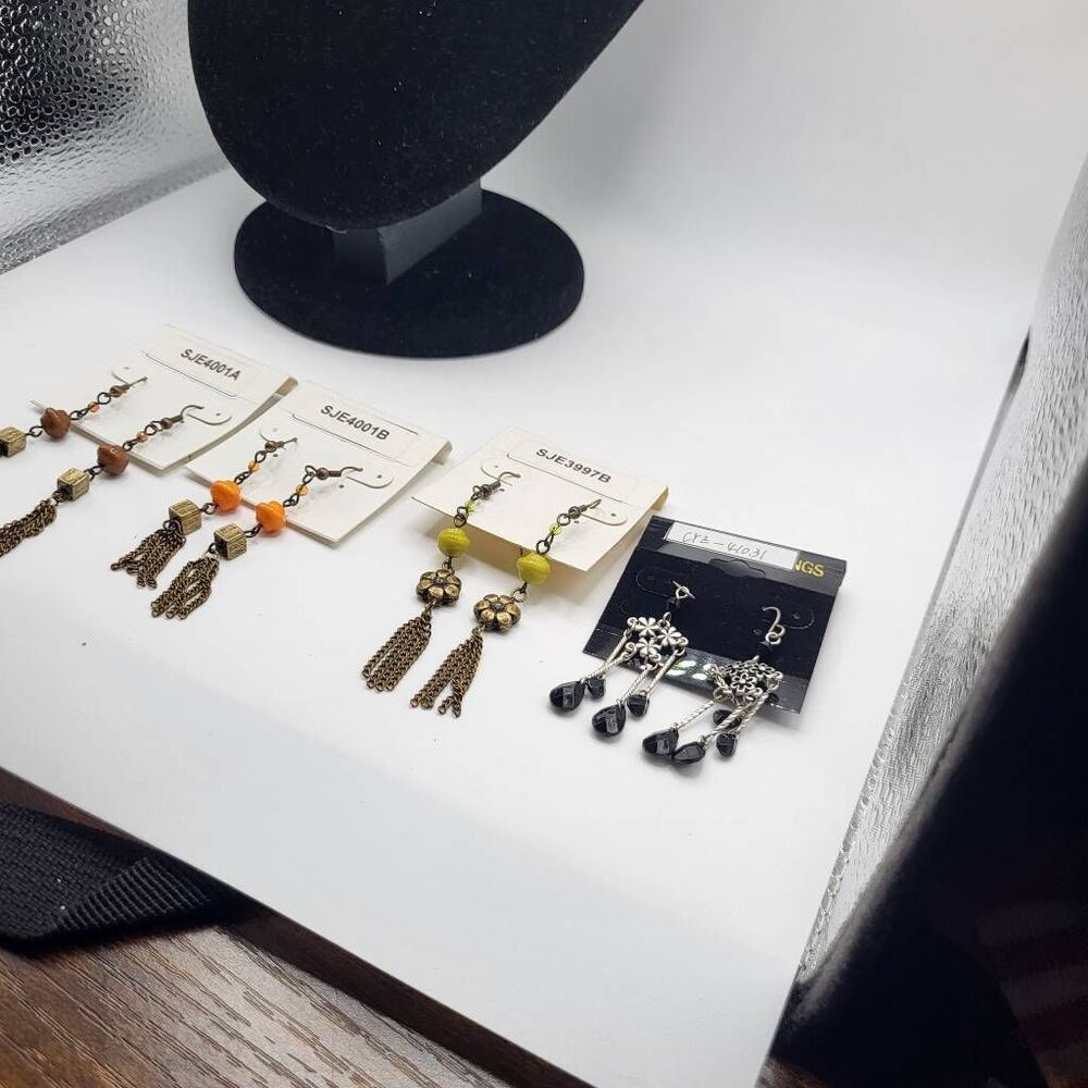 Lot of 4 Cottage Core 70s Groovy Dangle Earrings - Picture 2 of 8